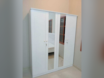 خزائن ودواليب الملابس والزينة - دوحة فيرنيتشر - خزائن - أبيض