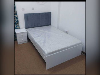 الأسّرة - لايف ستايل - مزدوج - أخضر - متضمنة المرتبة - مع طاولة سرير جانبية