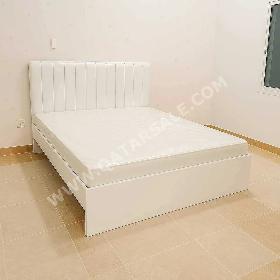 Beds - Lifestyle - Queen - White - Mattress Included