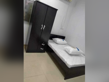 أطقم غرف نوم - لايف ستايل - طقم مكون من 3 قطع - أسود