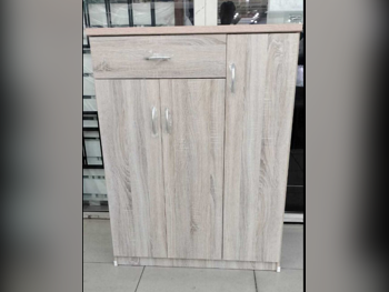 رفوف وخزانات الأحذية