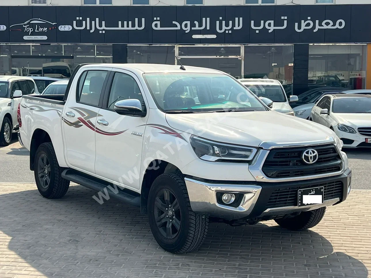 تويوتا هاي لوكس 2025 اوتوماتيك 3,000 كم 4 سلندر دفع رباعي بيكب أبيض تحت الضمان
