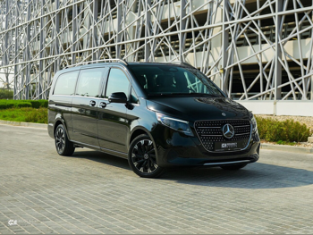 مرسيدس - بنز في 300 8 سلندر فخمة أسود 2025