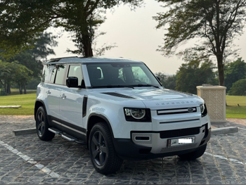 لاند روفر ديفيندر إس يو في 4 في 4 أبيض 2025