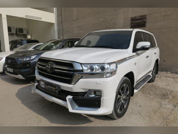 تويوتا لاند كروزر في اكس ار 2020 اوتوماتيك 203,000 كم 8 سلندر دفع رباعي اس يو في أبيض تحت الضمان