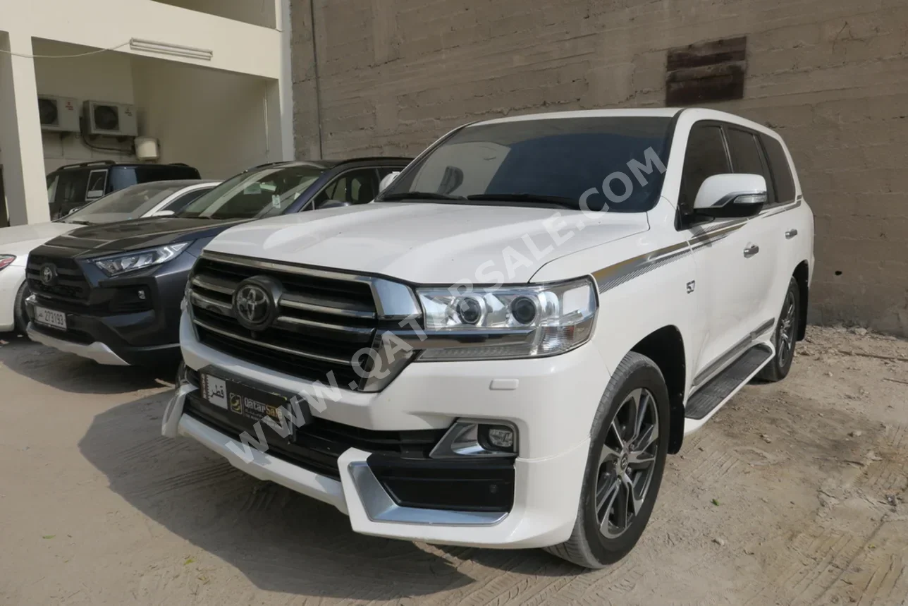 Toyota  Land Cruiser  VXR  2020  Automatic  203,000 Km  8 Cylinder  Four Wheel Drive (4WD)  SUV  White  With Warranty