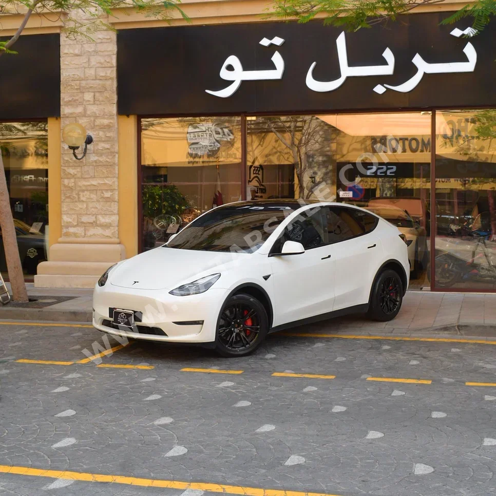 Tesla  Model Y  Long Range  2024  Automatic  32,670 Km  0 Cylinder  All Wheel Drive (AWD)  Sedan  White  With Warranty