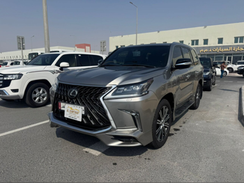 لكزس ال اكس 570 اس 2018 اوتوماتيك 91,000 كم 8 سلندر دفع رباعي اس يو في سونيك تايتينيم