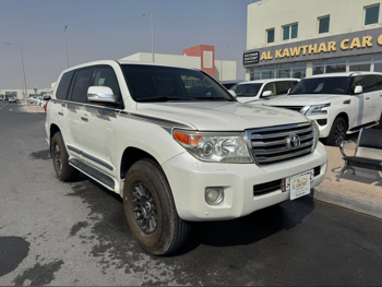 Toyota  Land Cruiser  GXR  2014  Automatic  278,000 Km  8 Cylinder  Four Wheel Drive (4WD)  SUV  White