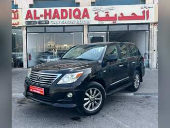 لكزس ال اكس 570 2011 اوتوماتيك 268,000 كم 8 سلندر دفع رباعي اس يو في أسود