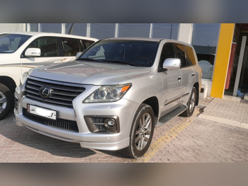 لكزس ال اكس 570 2014 اوتوماتيك 267,000 كم 8 سلندر دفع رباعي اس يو في فضي