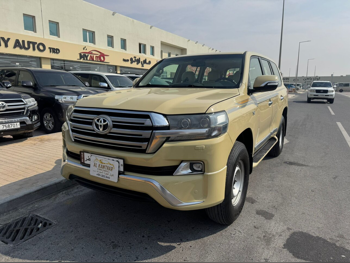 Toyota  Land Cruiser  GXR  2015  Automatic  283,000 Km  8 Cylinder  Four Wheel Drive (4WD)  SUV  Beige