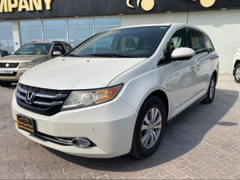 Honda Odyssey Touring 2016 Automatic 107,000 Km 6 Cylinder All Wheel Drive (AWD) Van / Bus White