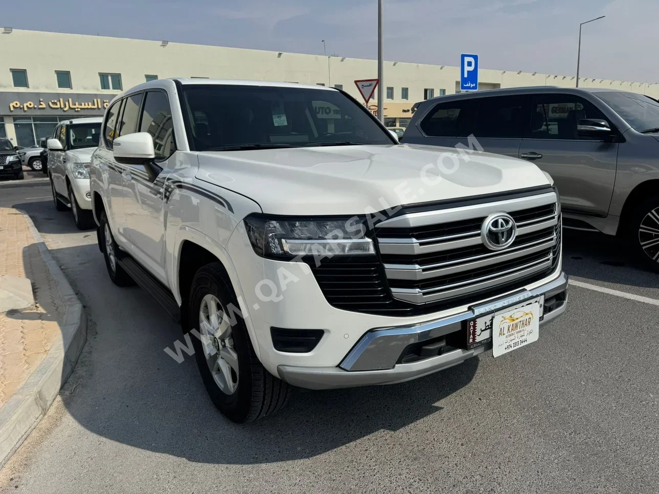 تويوتا لاند كروزر جي اكس ار 2022 اوتوماتيك 164,000 كم 6 سلندر دفع رباعي اس يو في أبيض
