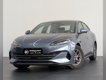 بي واي دي سيل 2025 اوتوماتيك 0 كم 4 سلندر سحب امامي سيدان ازرق تحت الضمان