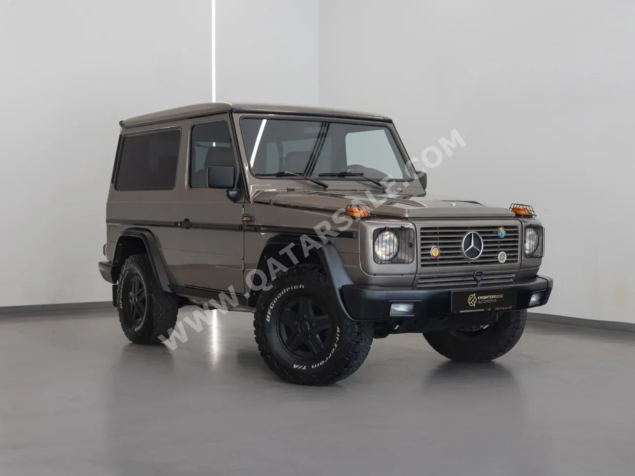 مرسيدس - بنز  جي اي  300  1990  اوتوماتيك  249,999 كم  6 سلندر  دفع رباعي  اس يو في  برونزي