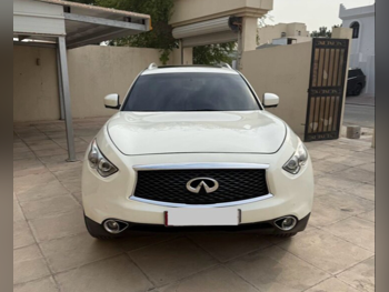 انفنيتي كيو اكس 70 2018 اوتوماتيك 110,000 كم 6 سلندر دفع كلي مستمر اس يو في أبيض