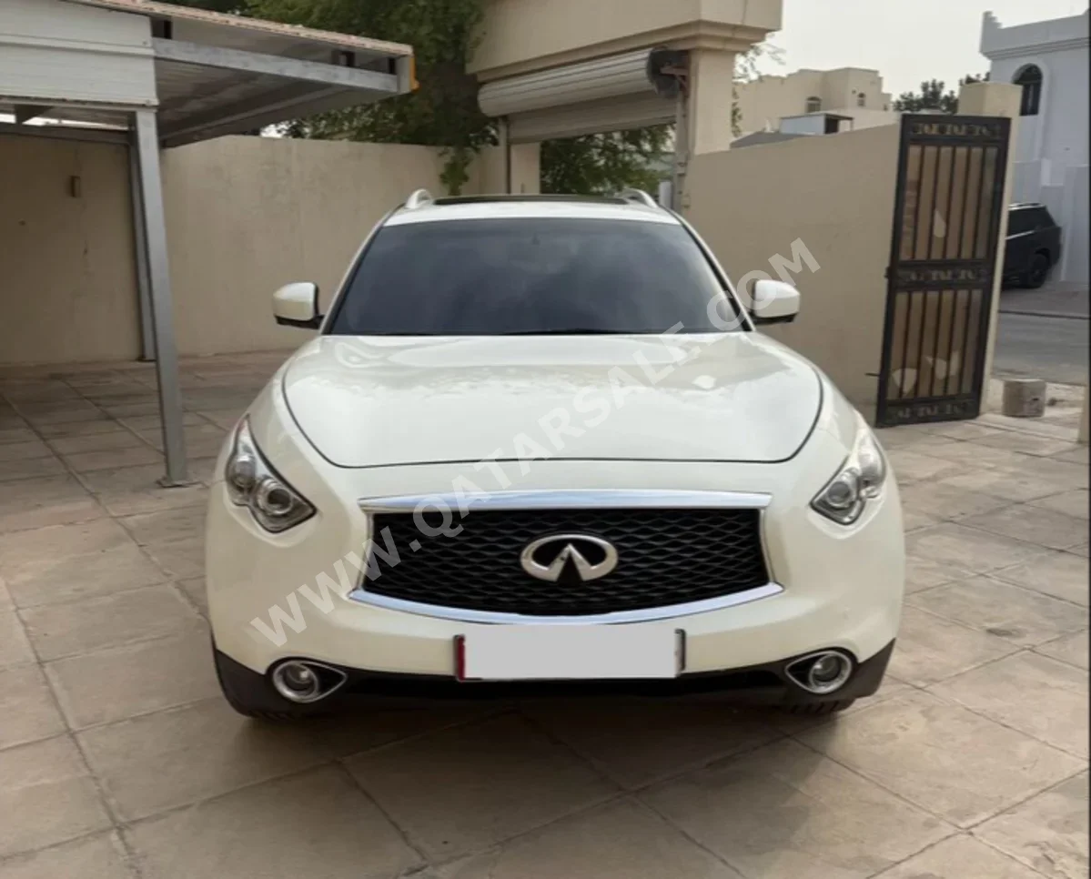 انفنيتي كيو اكس 70 2018 اوتوماتيك 110,000 كم 6 سلندر دفع كلي مستمر اس يو في أبيض