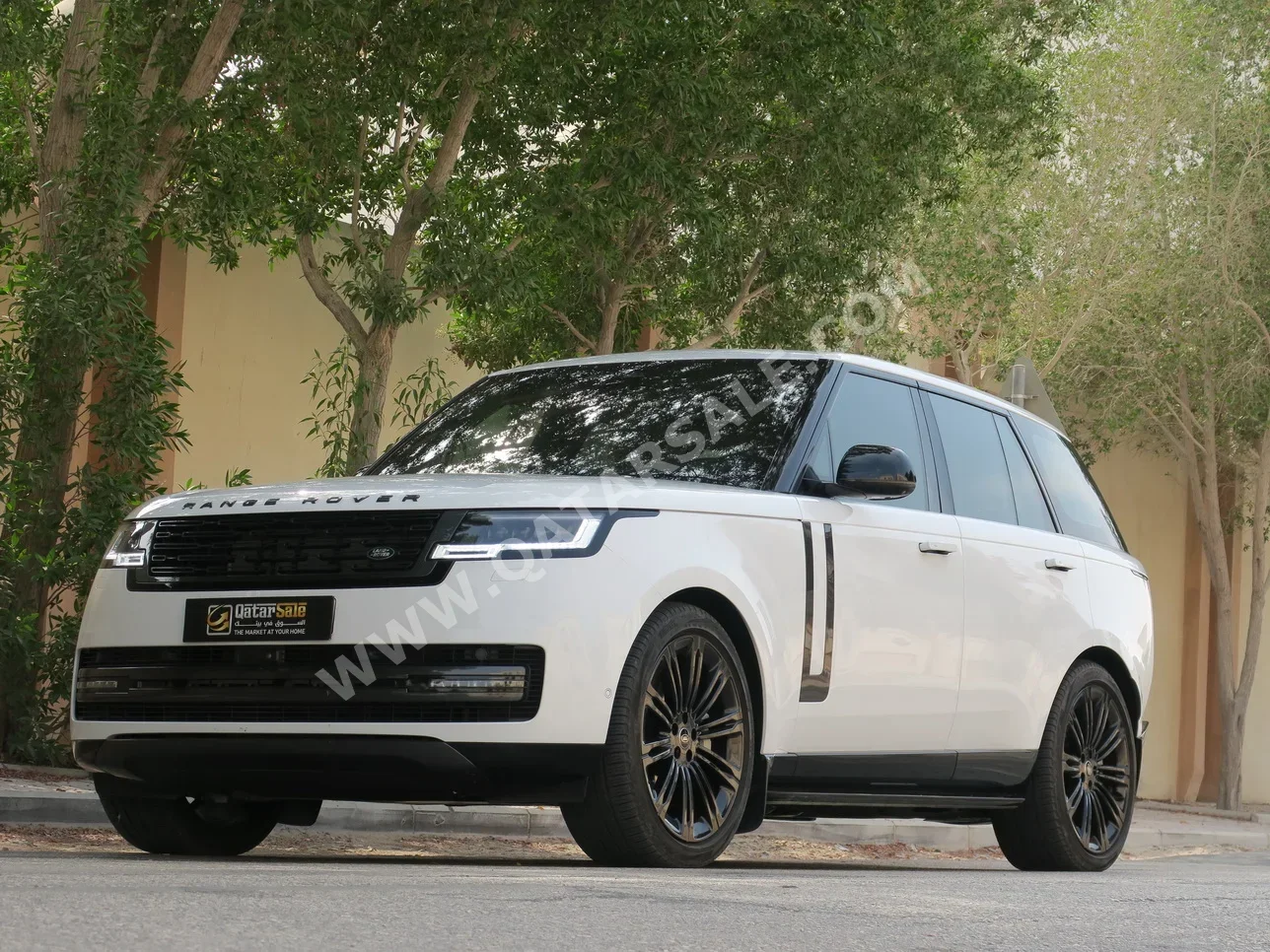 Land Rover  Range Rover  Vogue SE  2023  Automatic  14,650 Km  8 Cylinder  Four Wheel Drive (4WD)  SUV  White  With Warranty