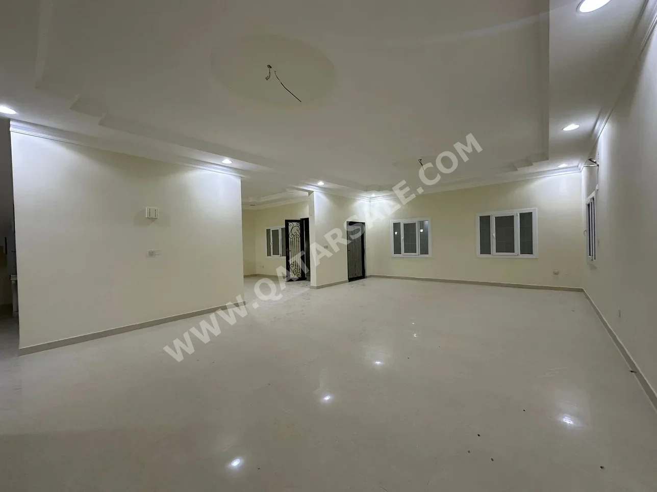 سكن عائلي  - غير مفروشة  - الريان  - عين خالد  - 7 غرف نوم