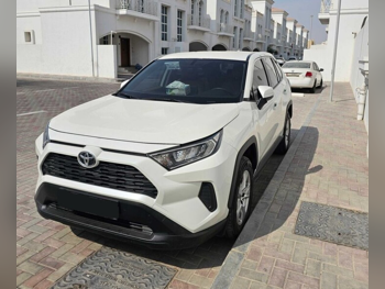 تويوتا  راف 4  2020  اوتوماتيك  40,528 كم  4 سلندر  دفع رباعي  اس يو في  أبيض لؤلؤي