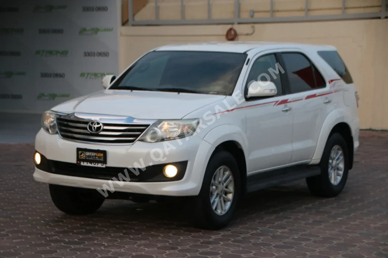 تويوتا  فورشنر  2015  اوتوماتيك  25,000 كم  4 سلندر  دفع رباعي  اس يو في  أبيض