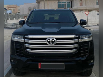 تويوتا لاند كروزر جي اكس ار توين توربو 2022 اوتوماتيك 109,500 كم 6 سلندر دفع رباعي اس يو في اسود مطفي