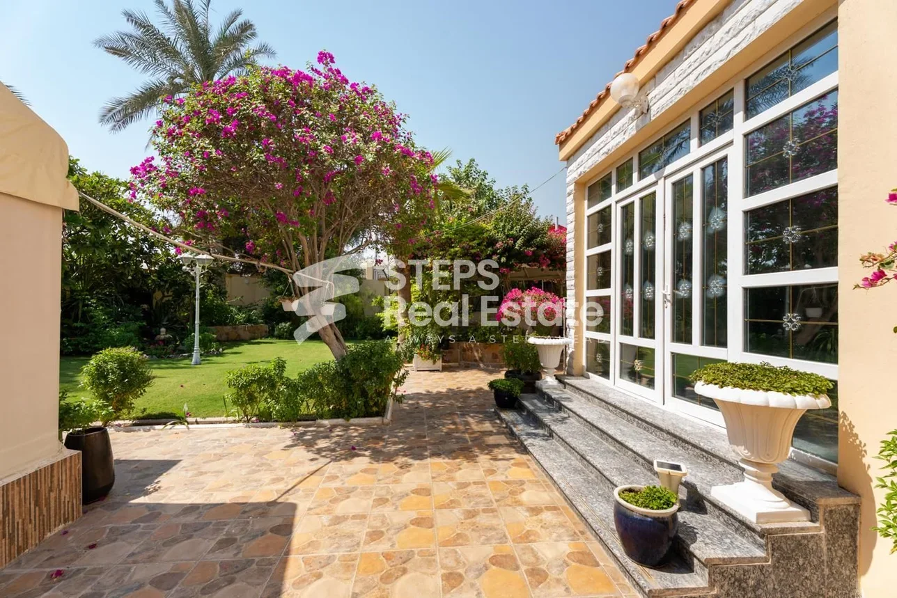 سكن عائلي - غير مفروشة - الدوحة - نعيجة - 6 غرف نوم