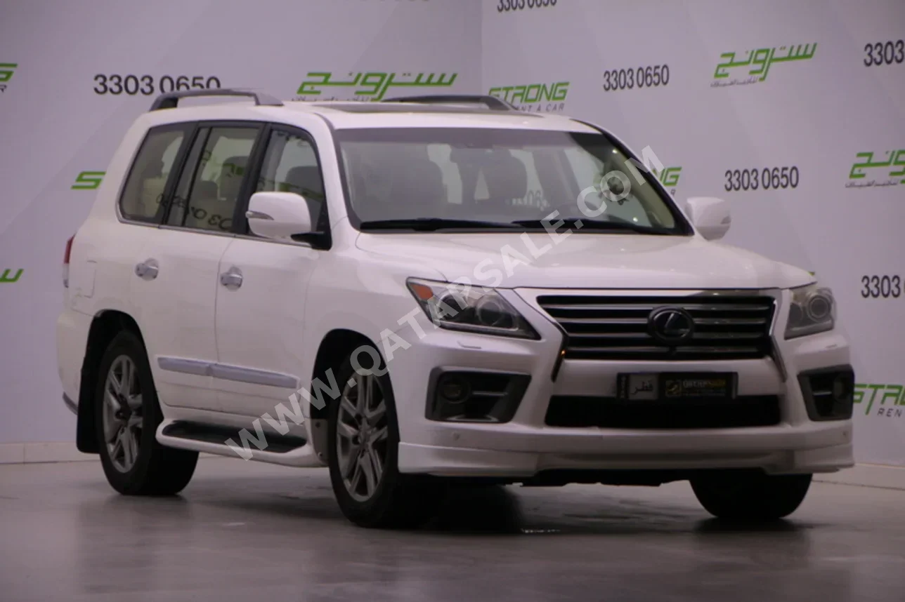 لكزس ال اكس 570 2015 اوتوماتيك 232,000 كم 8 سلندر دفع رباعي اس يو في أبيض