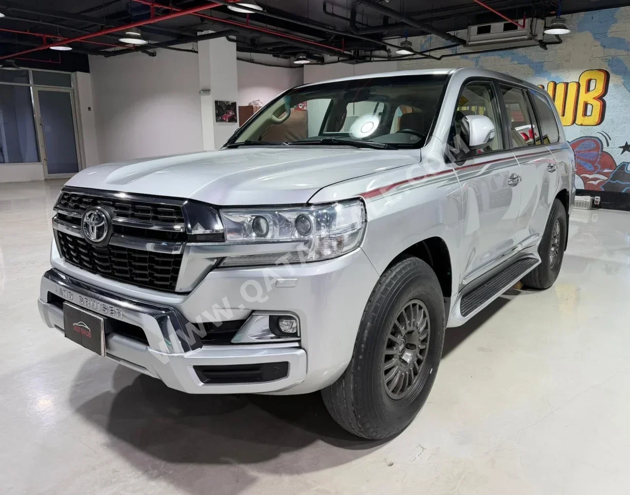 تويوتا لاند كروزر جي اكس ار 2019 اوتوماتيك 261,000 كم 8 سلندر دفع رباعي اس يو في فضي