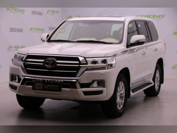 تويوتا لاند كروزر جي اكس ار 2020 اوتوماتيك 100,000 كم 8 سلندر دفع رباعي اس يو في أبيض تحت الضمان