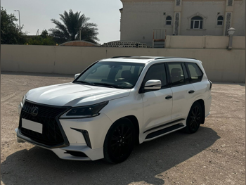 لكزس ال اكس 570 اس بلاك ايديشن 2019 اوتوماتيك 190,000 كم 8 سلندر دفع رباعي اس يو في أبيض