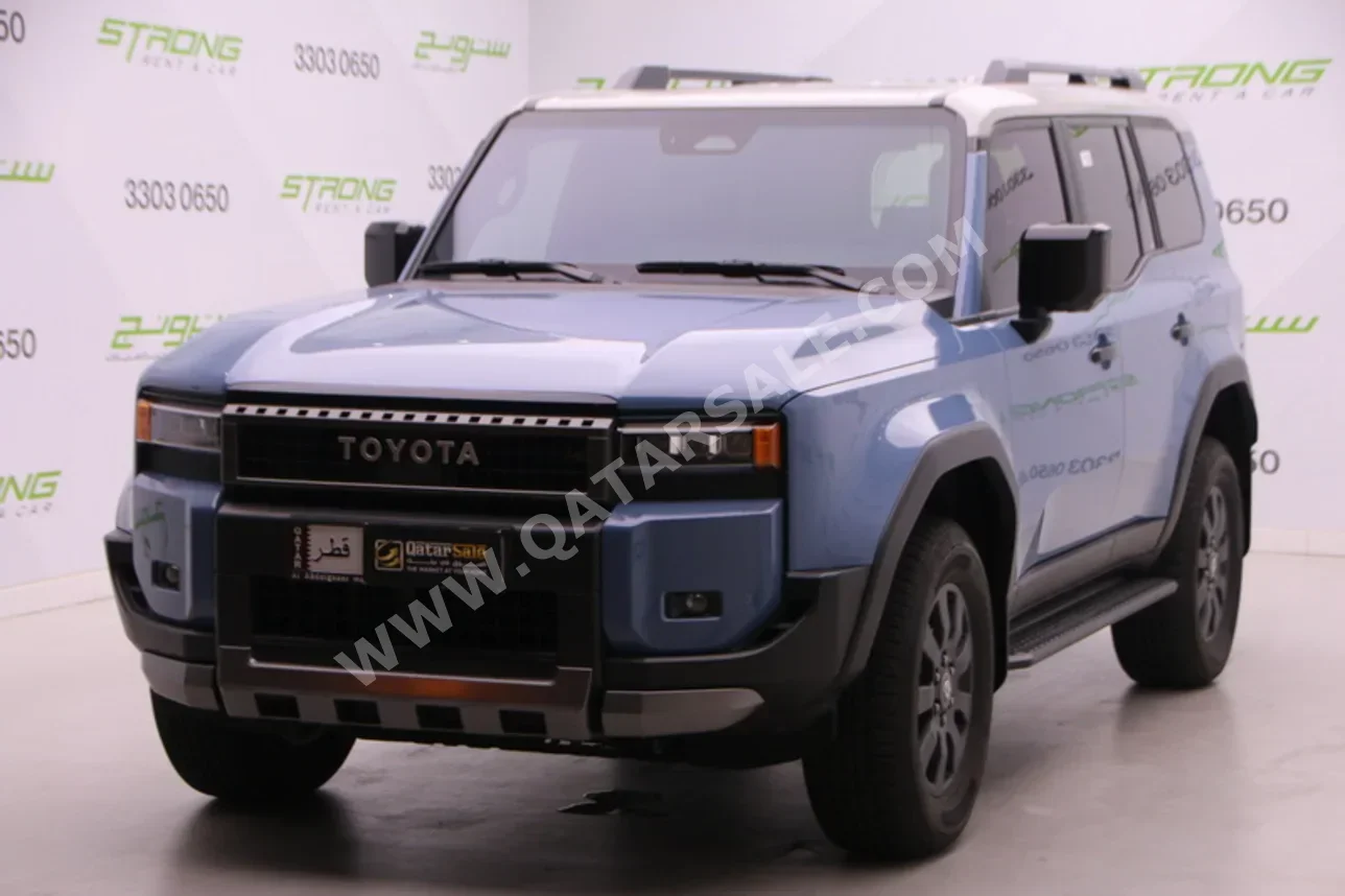 تويوتا برادو تي اكس تيربو 2025 اوتوماتيك 7,000 كم 4 سلندر دفع رباعي اس يو في أزرق و أبيض تحت الضمان
