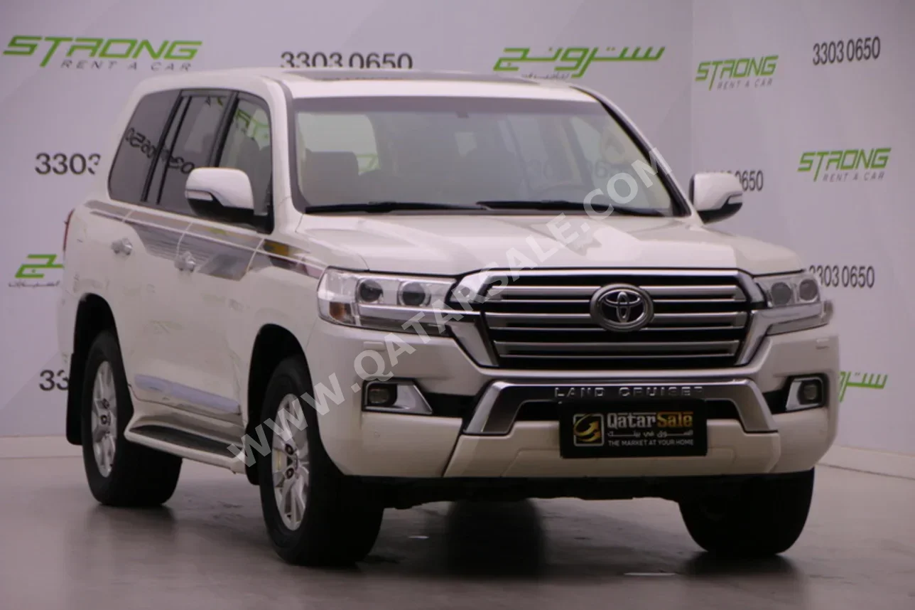تويوتا لاند كروزر جي اكس ار 2016 اوتوماتيك 169,000 كم 8 سلندر دفع رباعي اس يو في أبيض