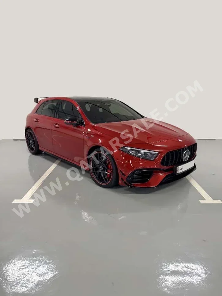 مرسيدس - بنز ايه - كلاس 45 AMG 2025 اوتوماتيك 13,000 كم 4 سلندر دفع رباعي هاتشباك أحمر تحت الضمان