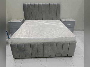 Beds - Lifestyle - Queen - Gray - Mattress Included - With Bedside Table