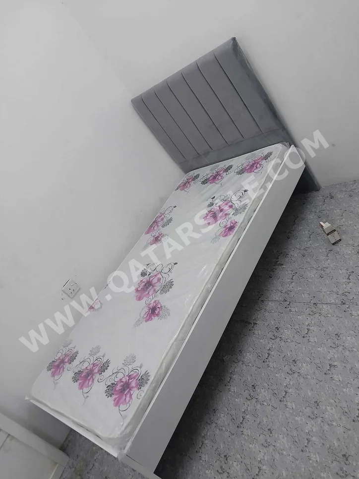 الأسّرة - لايف ستايل - فردي - بنى - متضمنة المرتبة