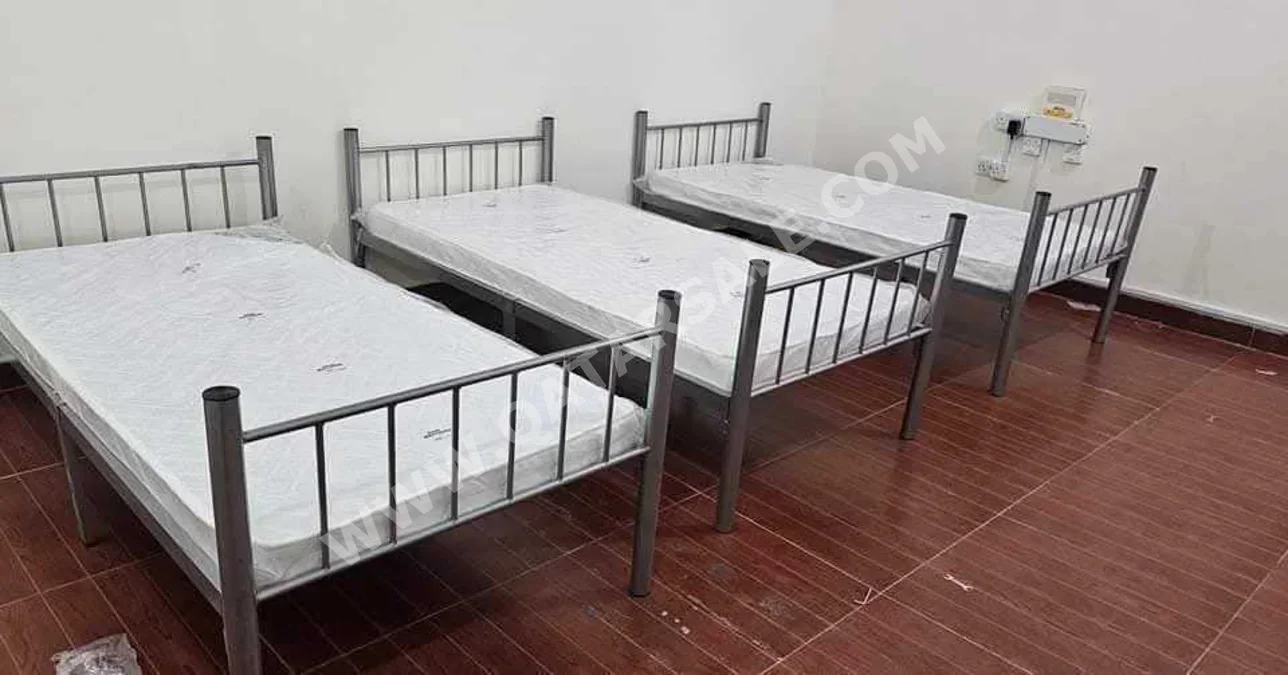 الأسّرة - لايف ستايل - فردي - اللون الرمادي - متضمنة المرتبة