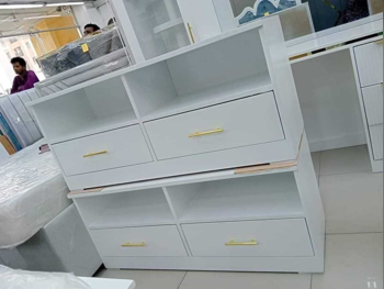 طاولة تلفاز  - لايف ستايل  - أبيض