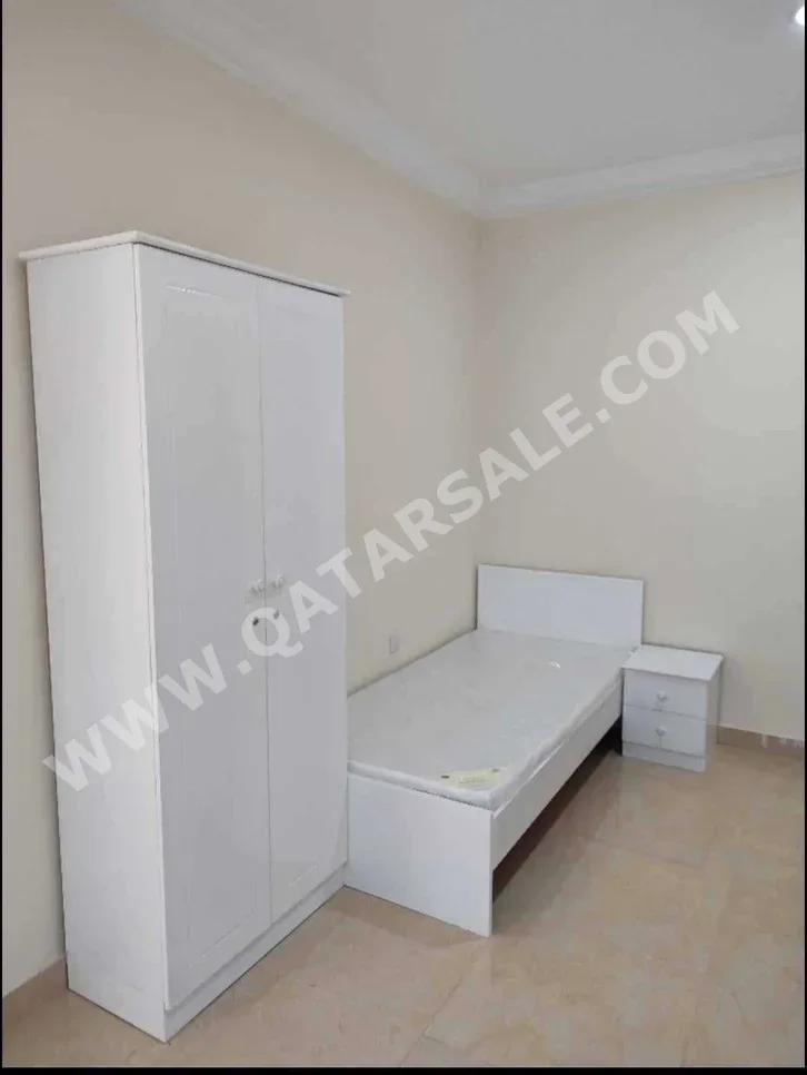 أطقم غرف نوم - لايف ستايل  - طقم مكون من 4 قطع  - أبيض