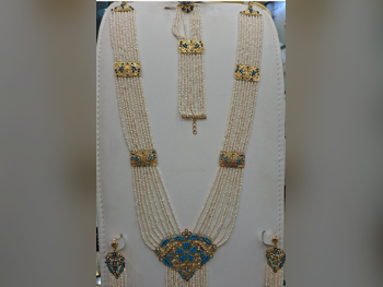 Gold Set Bahrain Woman By Item ( Designers ) 52.3 Gram Nature Yellow Gold 21k