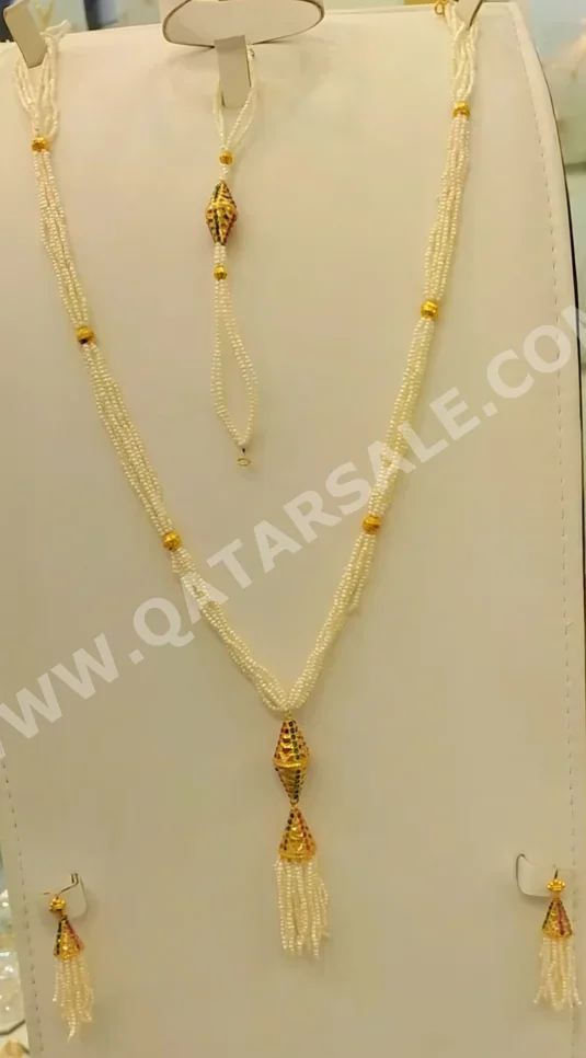 الذهب طقم  البحرين  نسائي  حسب القطعة ( ديزاينرز)  19.3 غرام  طبيعة  ذهب أصفر  عيار 21