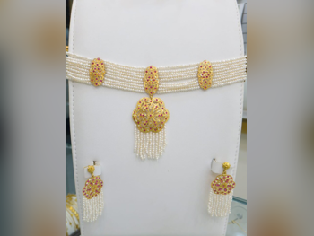 Gold Half Set Bahrain Woman By Item ( Designers ) 19.8 Gram Nature Yellow Gold 21k