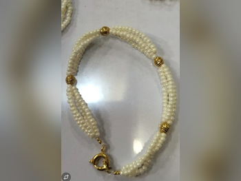 الذهب اساور  قطر  نسائي  حسب القطعة ( ديزاينرز)  ذهب أصفر  عيار 21