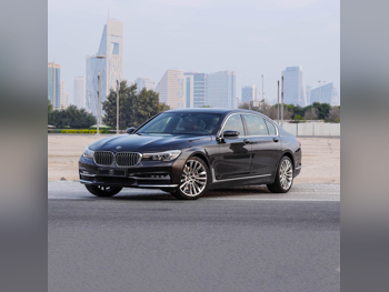 بي ام دبليو الفئة - السابعة 730 Li 2019 اوتوماتيك 70,000 كم 6 سلندر دفع خلفي سيدان بيج ميتالك تحت الضمان