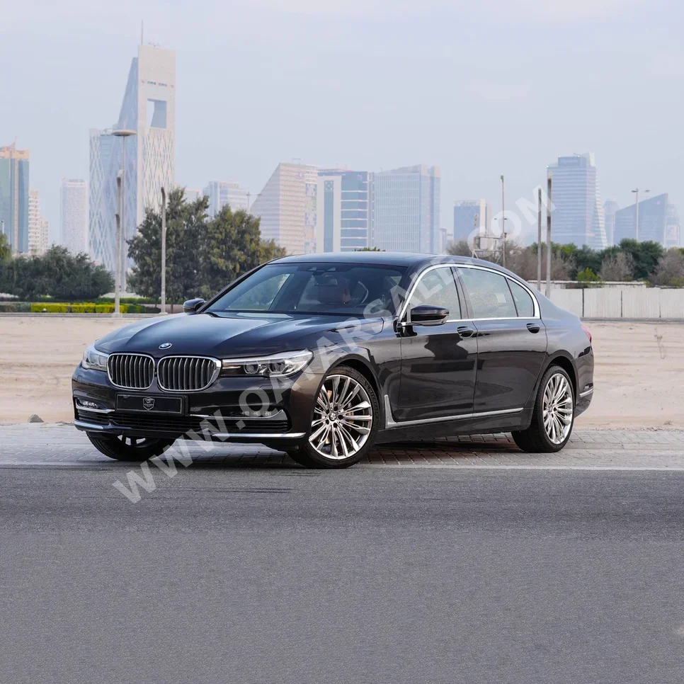 بي ام دبليو الفئة - السابعة 730 Li 2019 اوتوماتيك 70,000 كم 6 سلندر دفع خلفي سيدان بيج ميتالك تحت الضمان