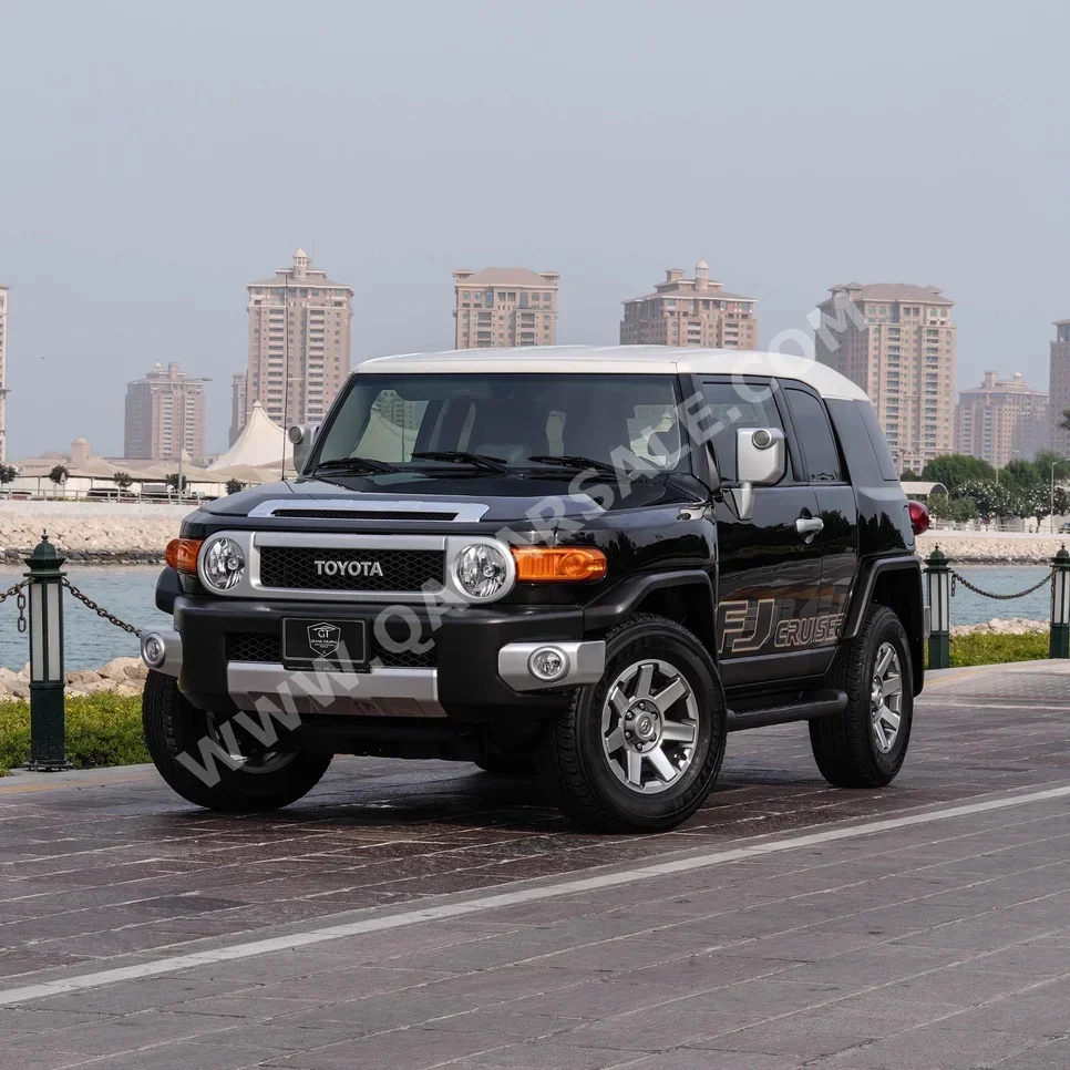 Toyota  FJ Cruiser  TRD  2022  Automatic  20,000 Km  6 Cylinder  All Wheel Drive (AWD)  Van / Bus  Black  With Warranty