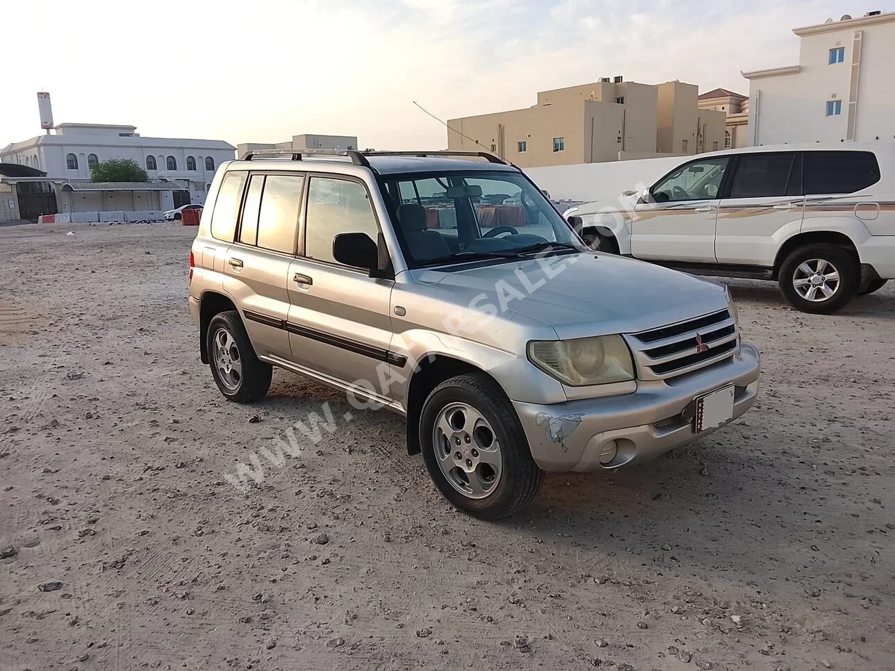 Mitsubishi  Pajero  2004  Automatic  260,000 Km  4 Cylinder  Four Wheel Drive (4WD)  SUV  Gray