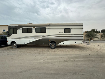 كرفان - 2006 - رمادي و اوف وايت -صنع في الولايات المتحدة الأمريكية (الولايات المتحدة الأمريكية)