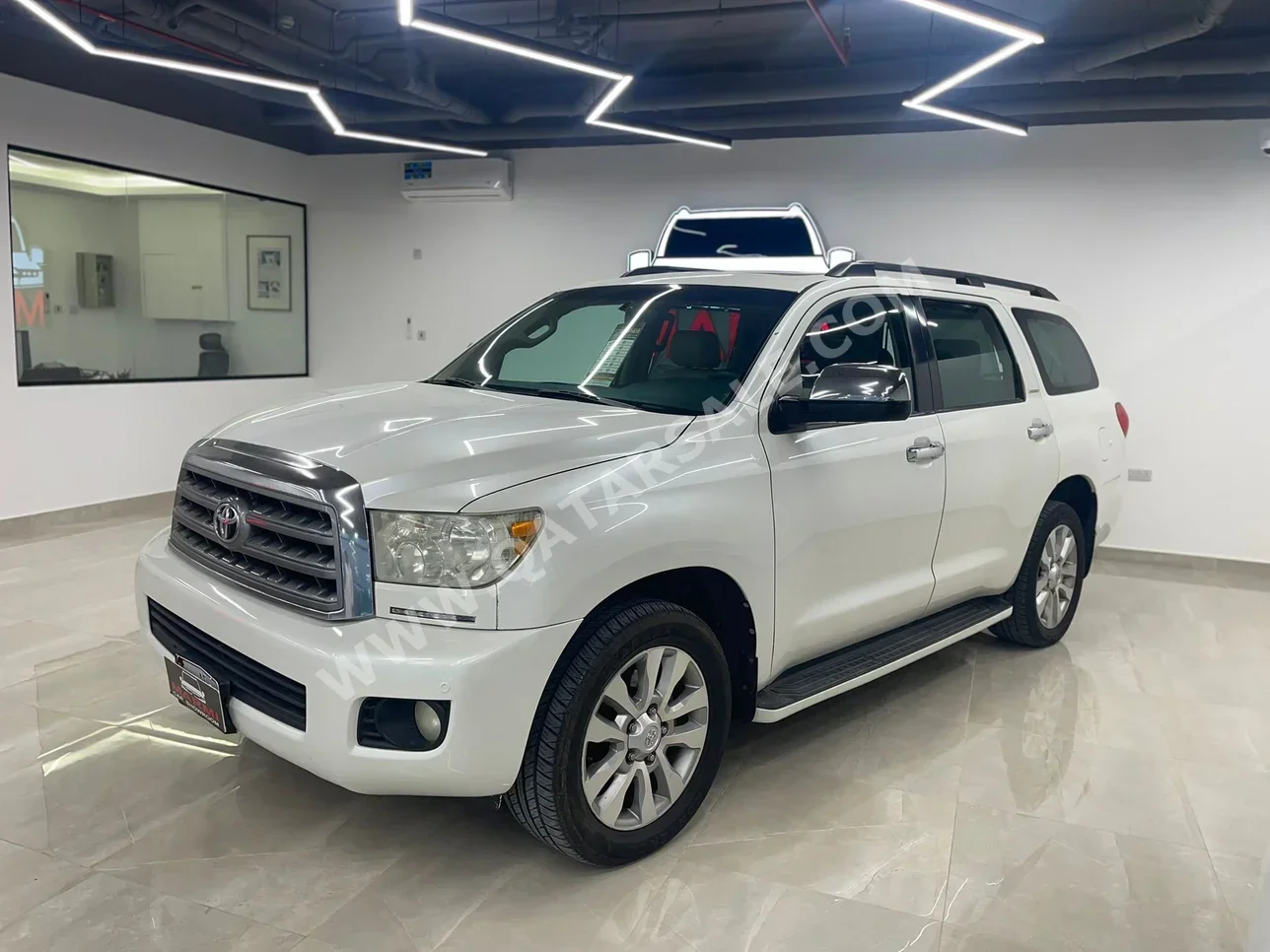 Toyota  Sequoia  2012  Automatic  322,000 Km  8 Cylinder  Four Wheel Drive (4WD)  SUV  White